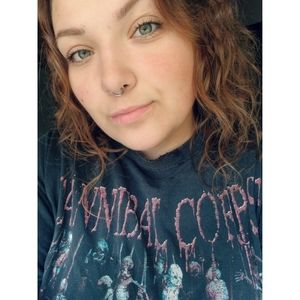 Meet your Posher, Alexis